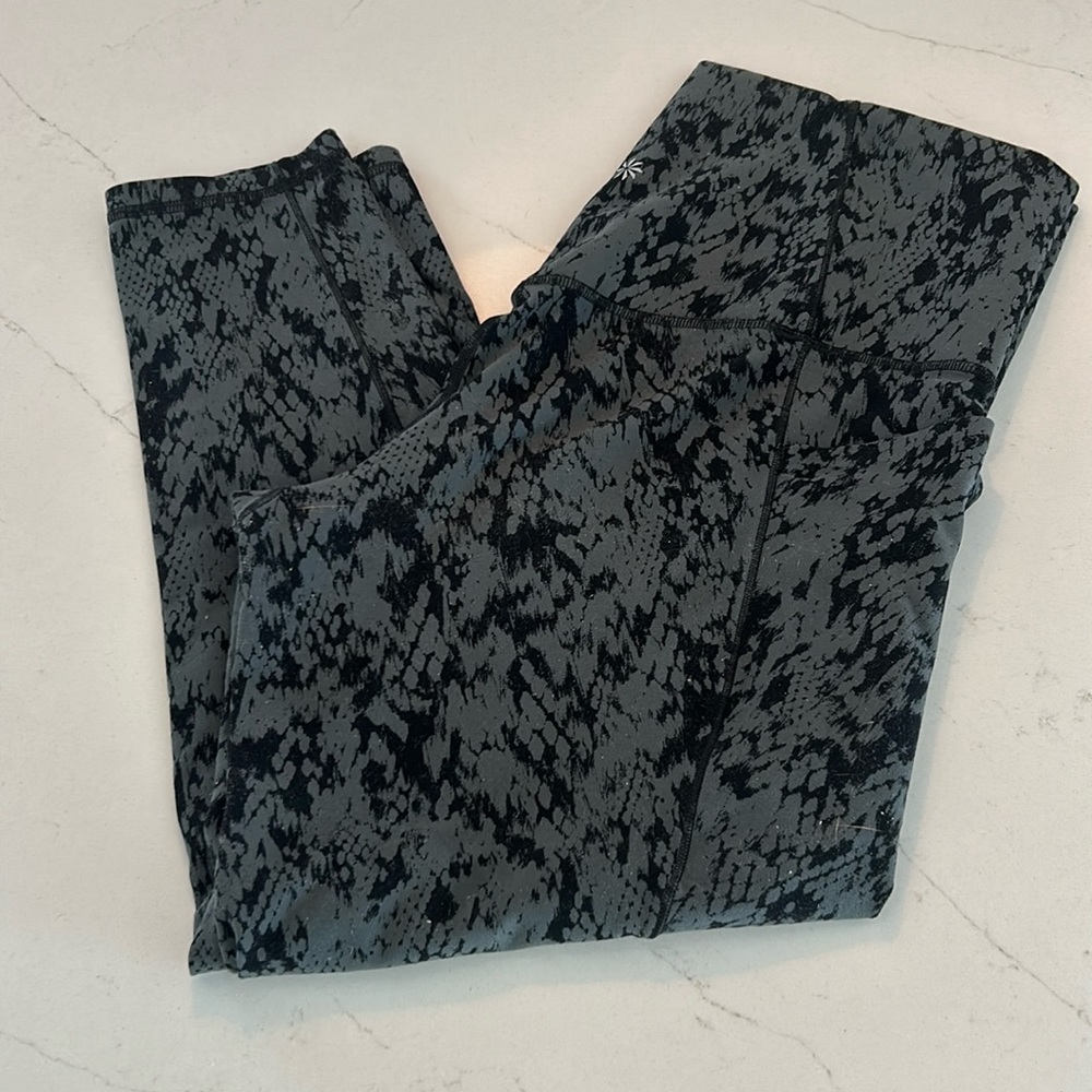 Athleta 1x snake skin black 7/8 leggings with pockets